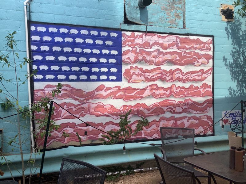 Vibe, Service, and Tips for Beating the Rush