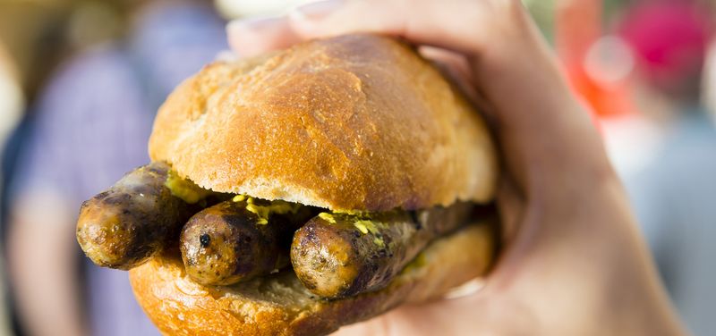 Drei im Weggla (Three Bratwurst in a Roll)