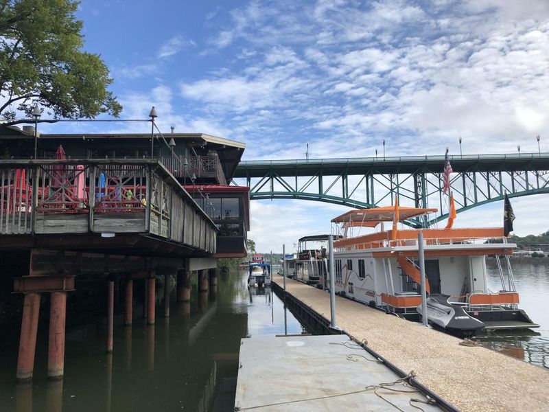 Calhoun's on the River (Knoxville)
