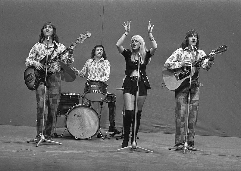 Middle of the Road – “Chirpy Chirpy Cheep Cheep” (1971)