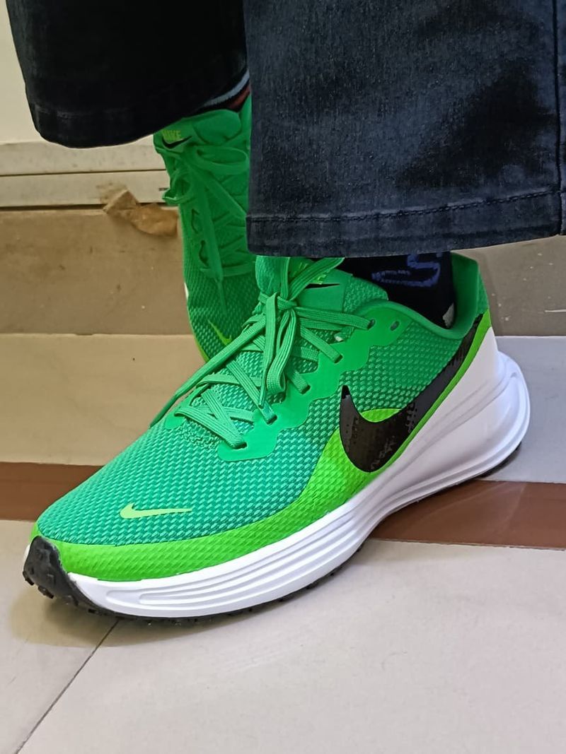 Nike Revolution ComfortFoam Edition