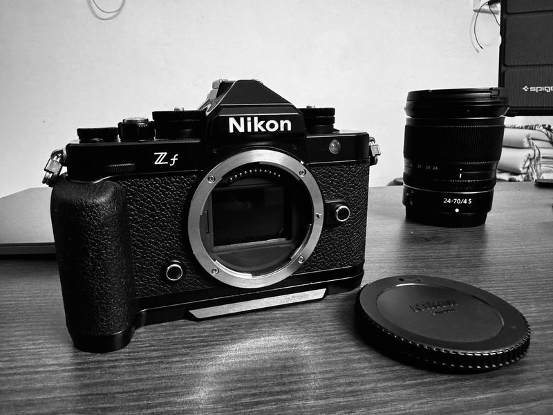 Nikon Z f – Retro Style, Serious Modern Low-Light Power