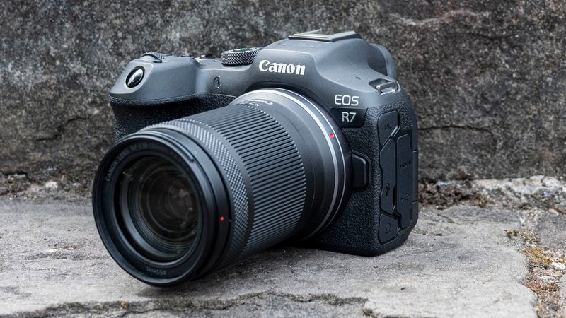 Canon EOS R7