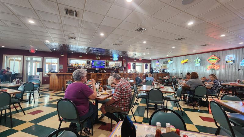 SHUCKS! The Louisiana Seafood House (Abbeville)