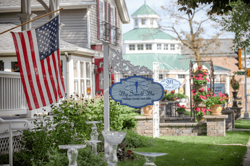 Cozy Downtown Streets Perfect for Wandering