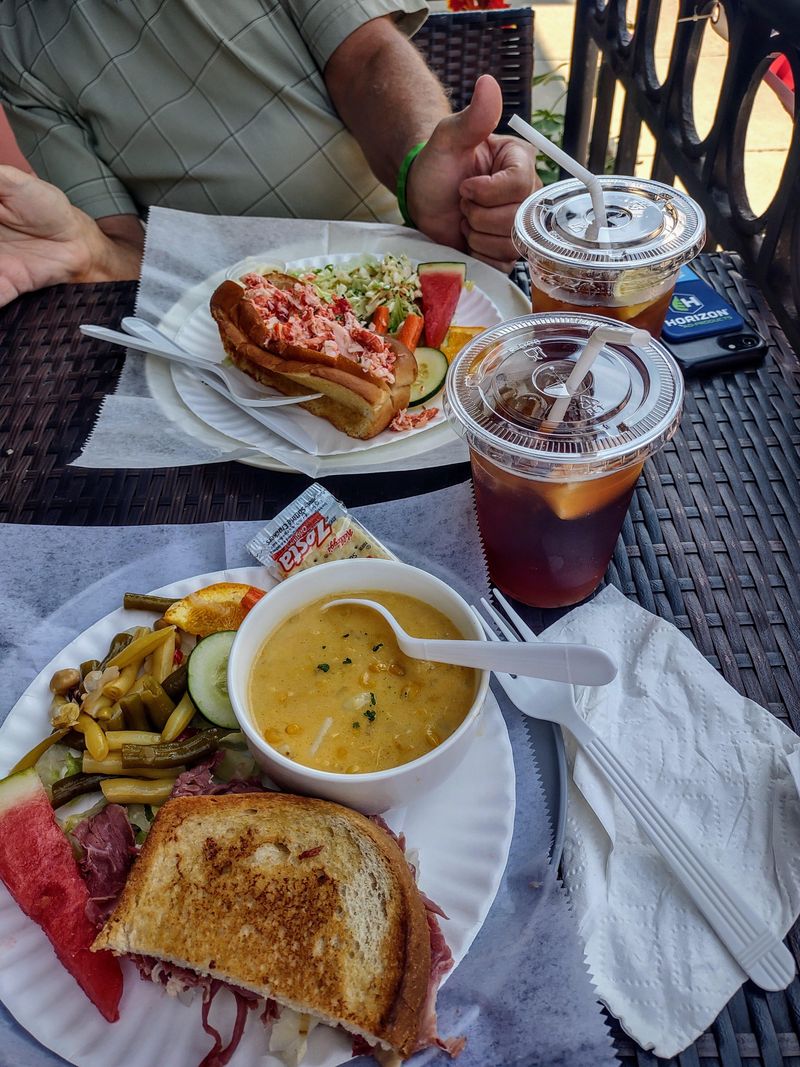 Cakewalk Bakery & Café – Lee