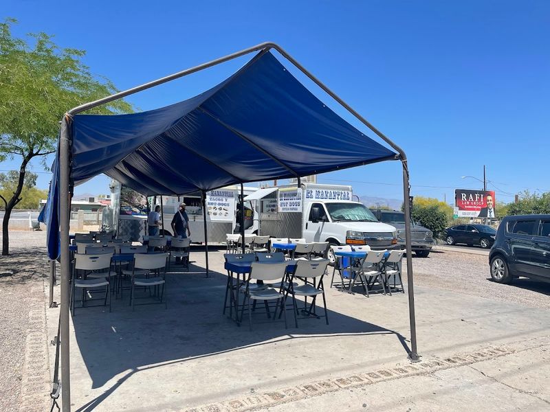 El Manantial Hot Dog Cart