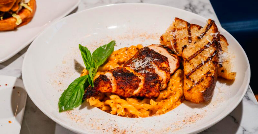 Tennessee Food Lovers Say This Nashville Favorite Never Disappoints