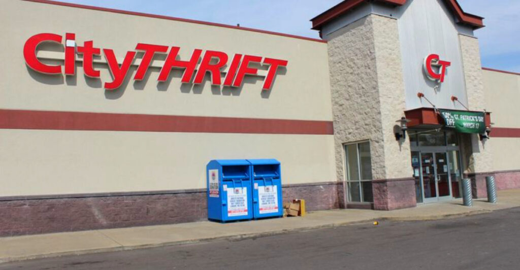 Tennessee’s 10 Biggest Thrift Stores Where $40 Goes a Long Way