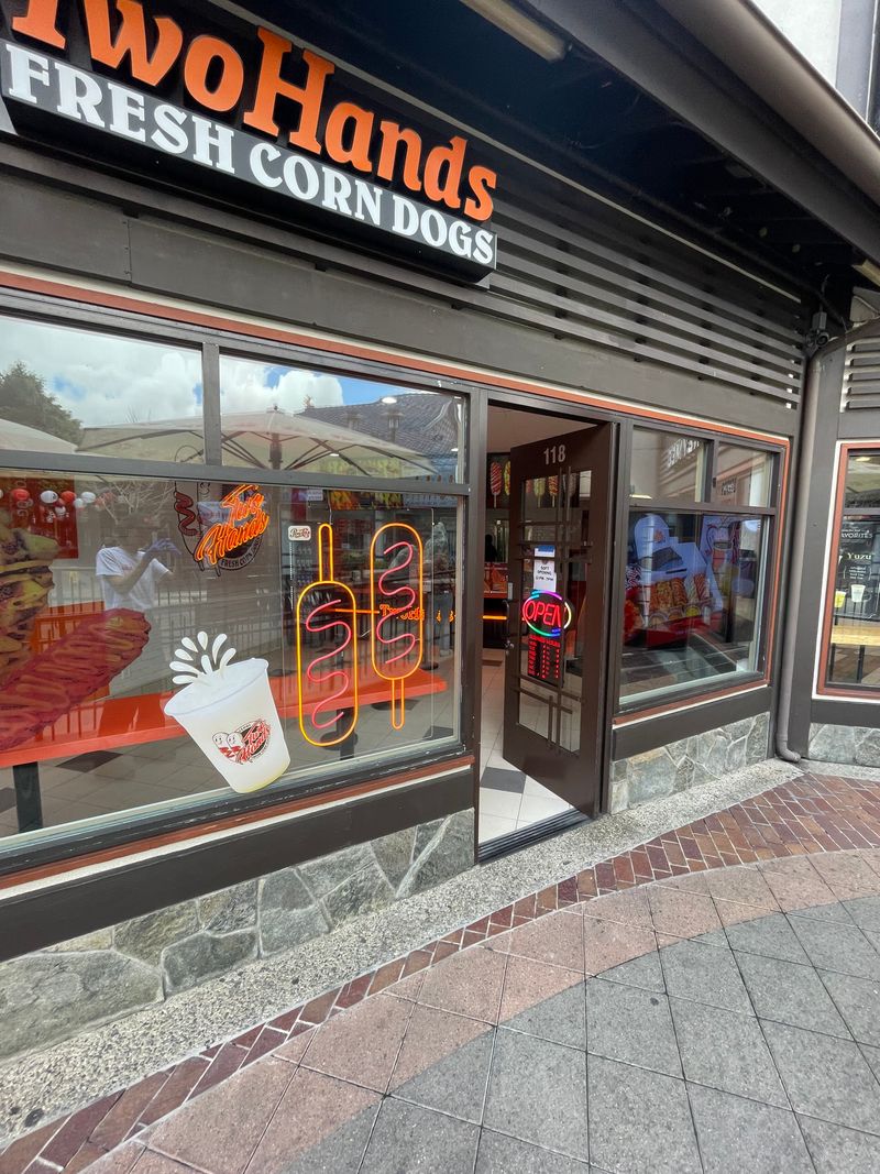 Two Hands – Little Tokyo