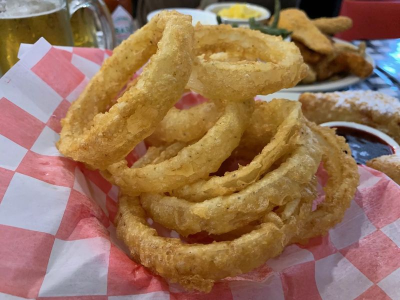 Starters Worth the Wait: Onion Rings & Fried Mushrooms