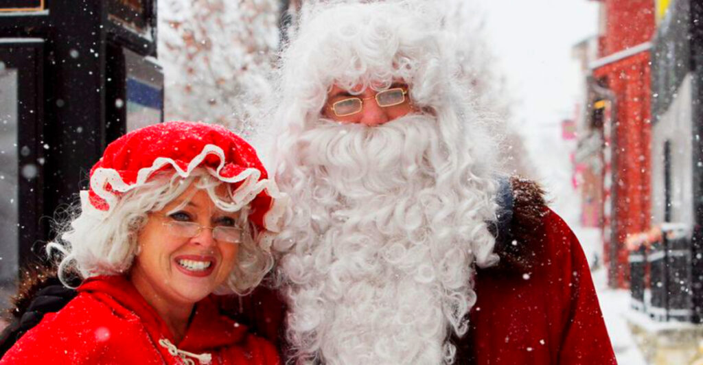 The Midwest River Town That Shines Brighter at Christmas Than Anywhere Else