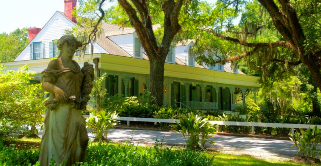 The Most Haunted – and Most Beautiful – Town in the Deep South