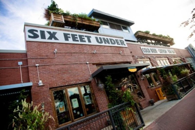 Six Feet Under Pub & Fish House – Atlanta