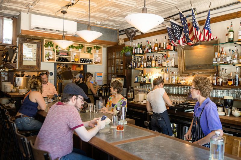 Earl's Premier (Kansas City, Brookside)