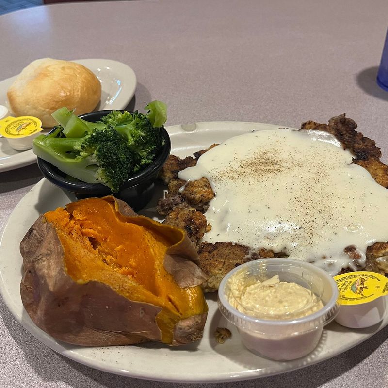 Fans call out the white-pepper gravy