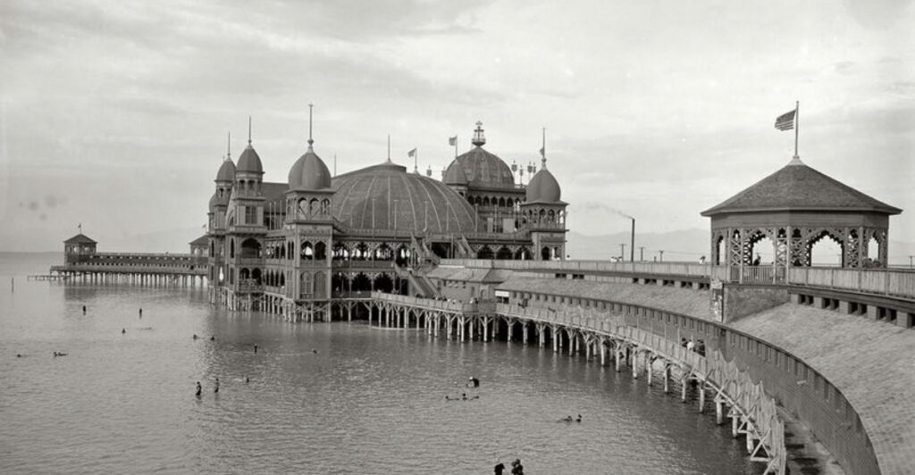 These 15 Iconic American Attractions Were Destroyed by Disasters