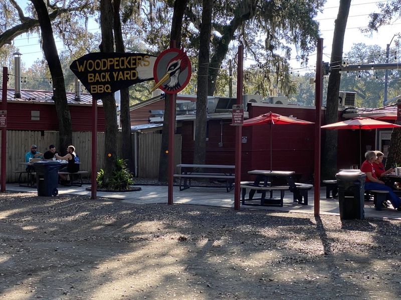 Backyard Vibe Under the Oaks