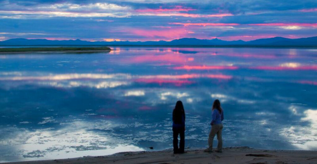 This Alaska Town Goes 64 Days Without Sun) And Life Thrives Anyway)