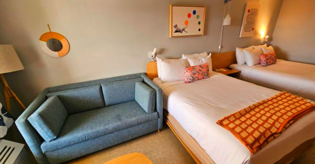 This Pigeon Forge Hotel Preserved 1970s Magic While Others Went Generic