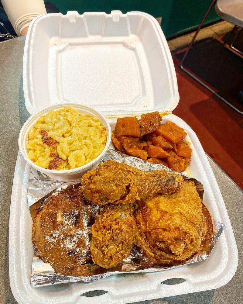 Ma Lessie's Chicken & Waffles (Concourse)