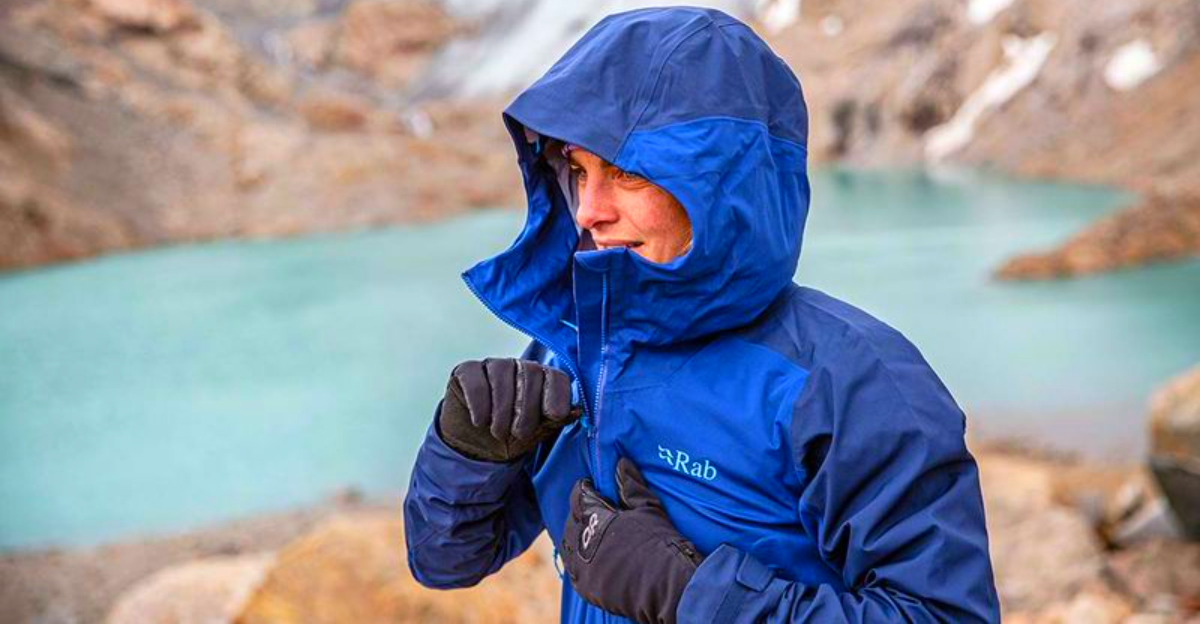 Top 10 Men’s Softshell Jackets for Wind and Light Rain in 2025