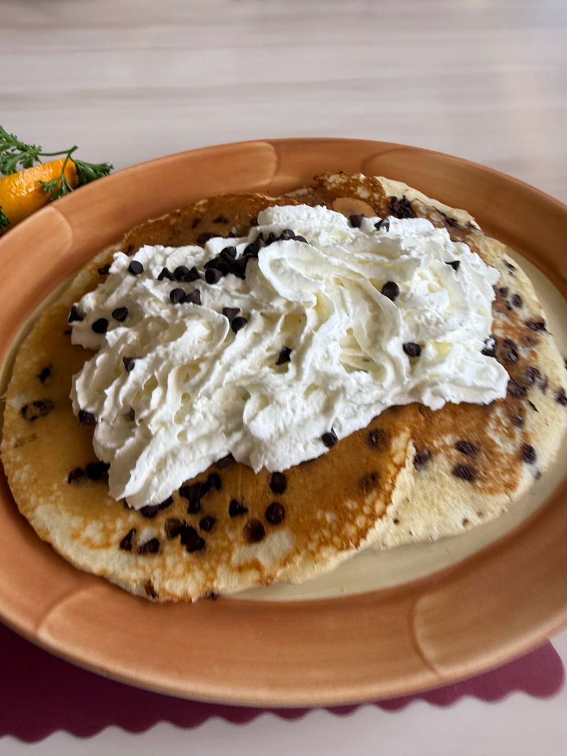 Vegan-Friendly Oatmeal and Fruit Medley