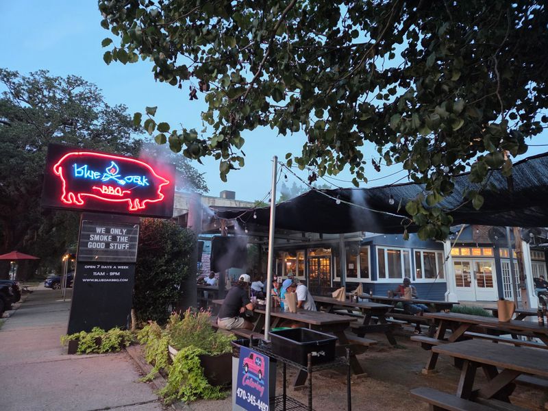 What to Order: Plates, Sandwiches, and Drinks