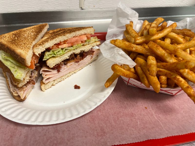 Giovanni’s Roast Beef & Pizza, Manchester (379 S Willow St)