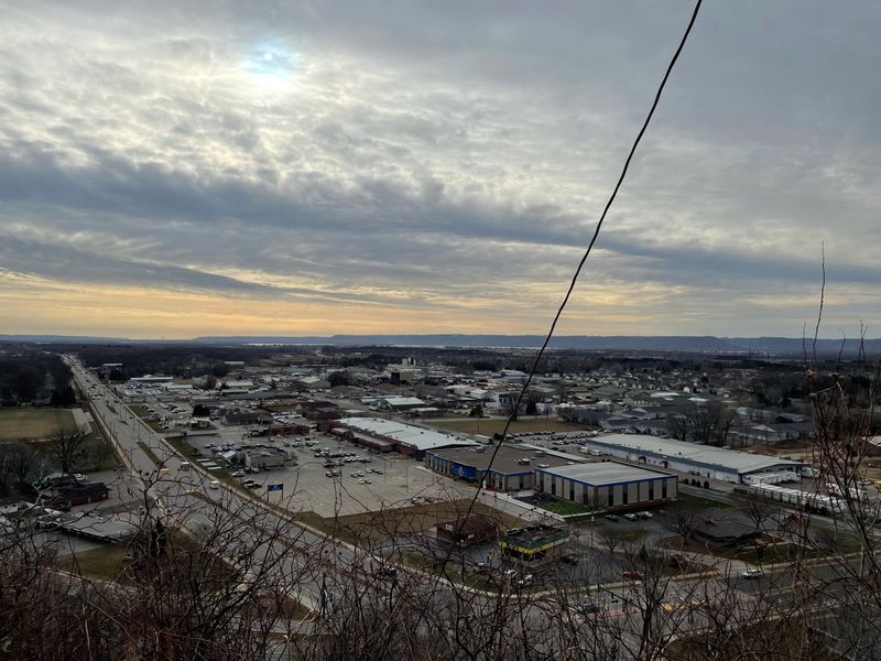 Explore the Holland Bluffs Trail for Easy Scenic Views