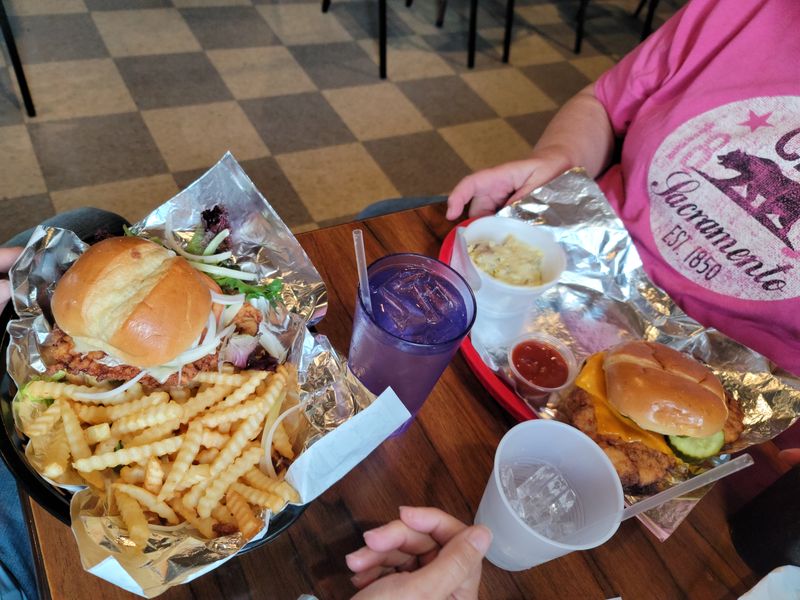 PrairieMoon On Main – Prairieburg