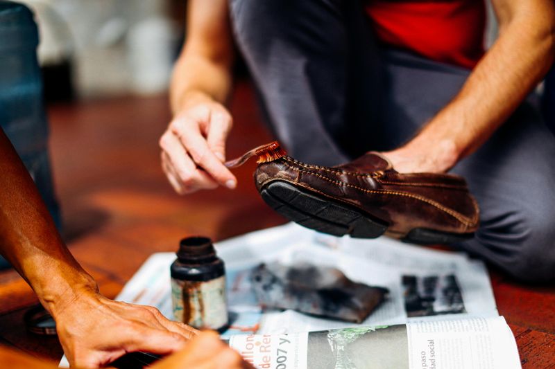 Polishing leather shoes