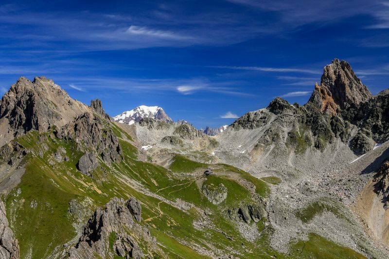 Summer Is the Best Season for Scenic Visits