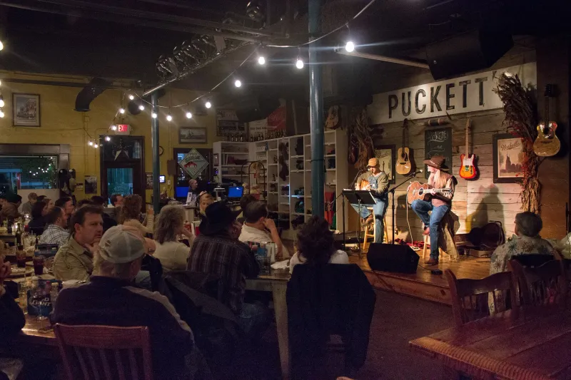 Insider Tips: Hours, Lines, and Live Music