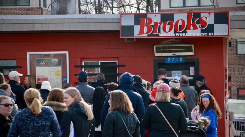 Old-School Rules: Cash-Only and Quick Service