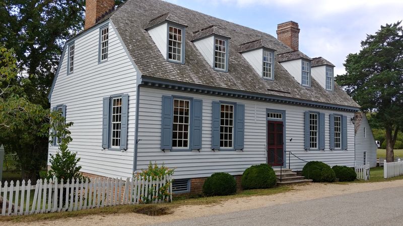 Festive Markets Bring Classic Holiday Traditions to Life