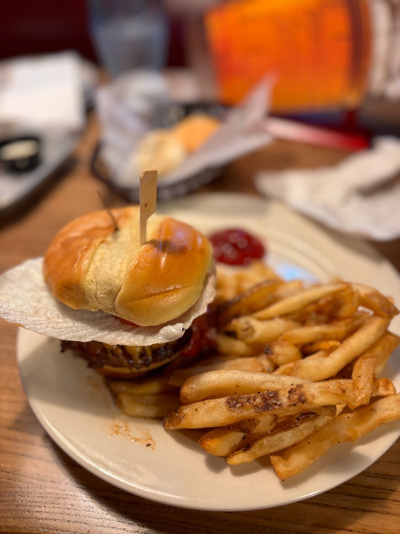 Logan's Roadhouse – All American Cheeseburger