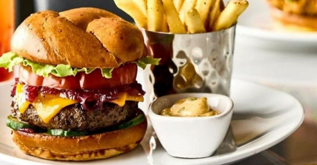 11 Popular Steakhouse Burgers, Ranked by Real Diners in 2025
