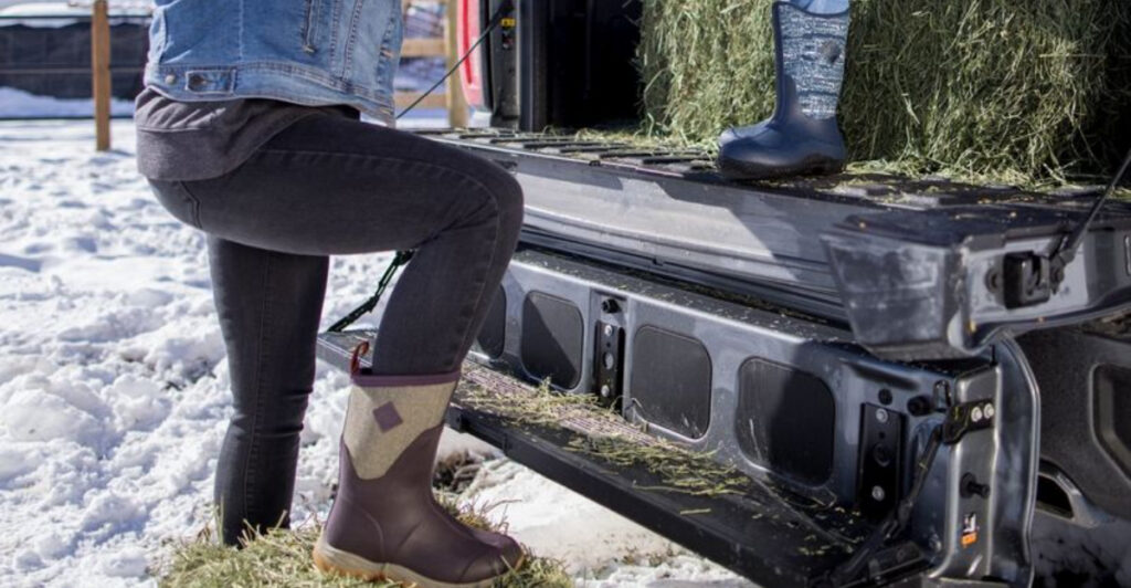 12 Best Winter Work Boots for Harsh Conditions