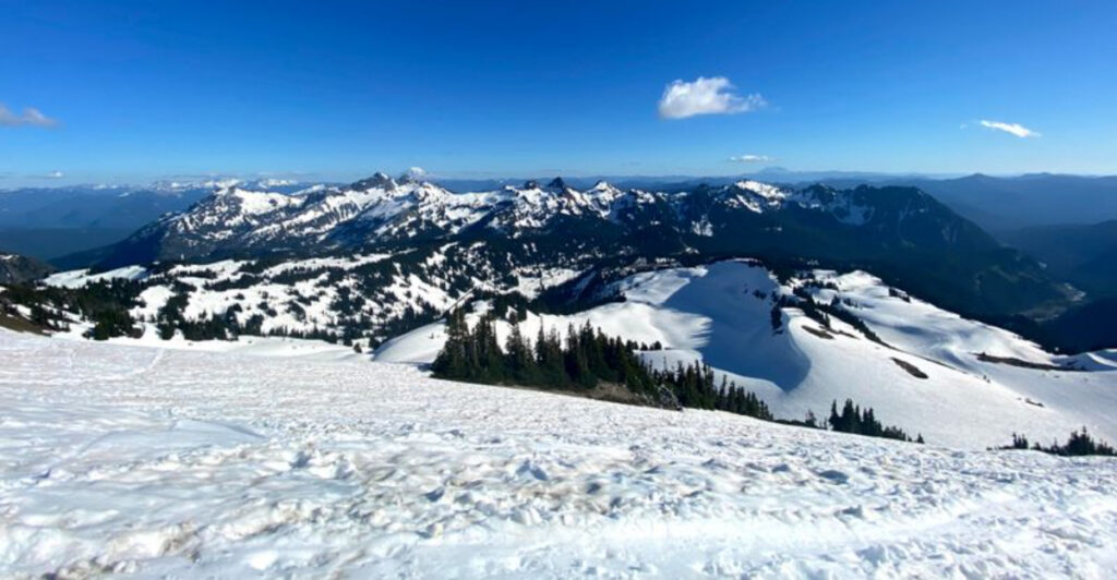 13 Epic Winter Hikes in the U.S. (From Snowy Peaks to Sunny Trails)