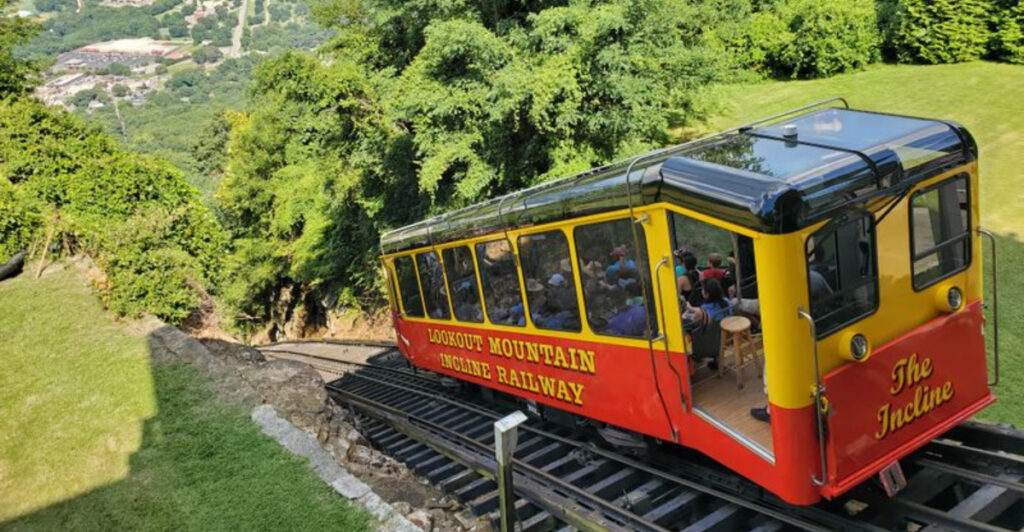 14 Unforgettable Things To Do in Tennessee (From Smoky Peaks to Neon Streets)