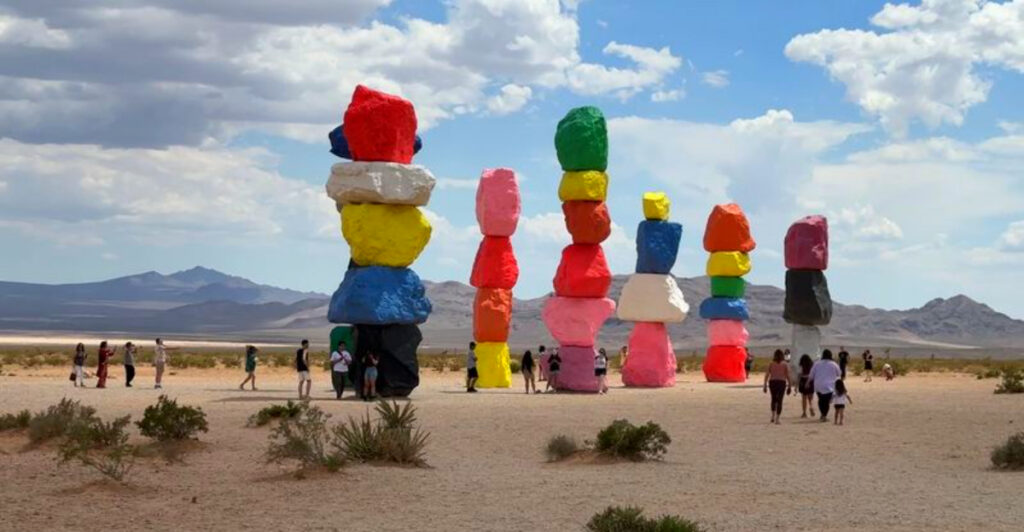 15 Best Neon-to-Nature Stops Around Las Vegas (Easy Day Trips & Photo Spots)