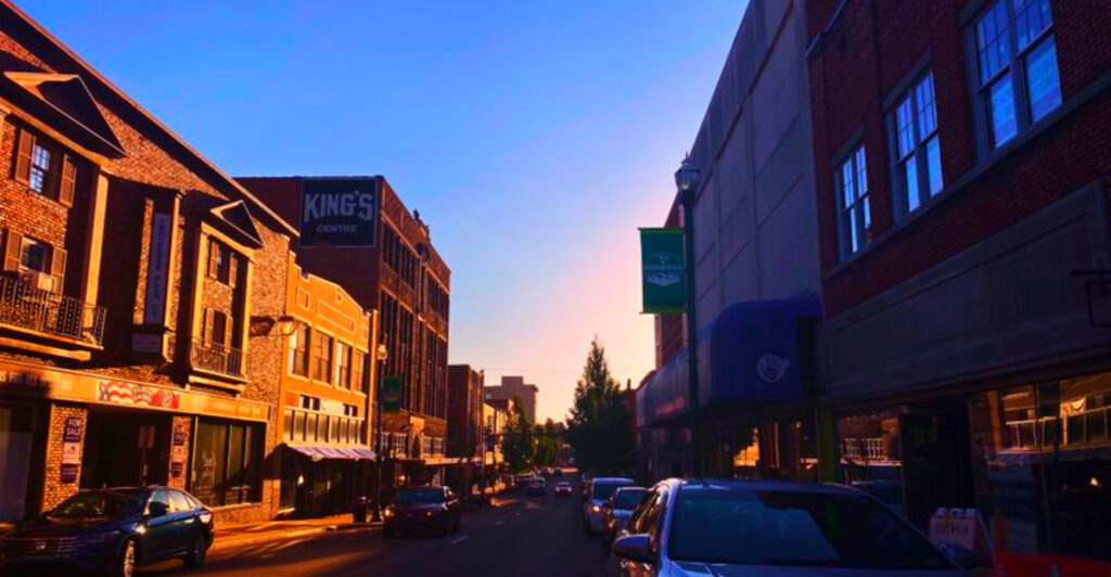 15 Charming Small Towns in Tennessee With Incredible Food Scenes