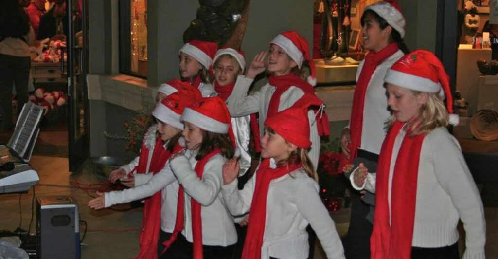 15 Christmas Traditions Americans Don’t Follow Anymore