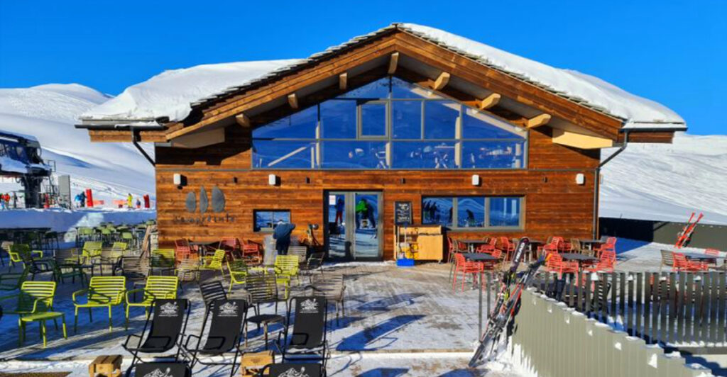 15 Cities With Cozy Christmas Mountain Lodges
