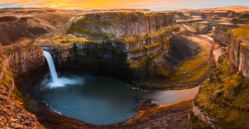 15 Gorgeous but Dangerous Pacific Northwest Places Locals Warn Tourists About
