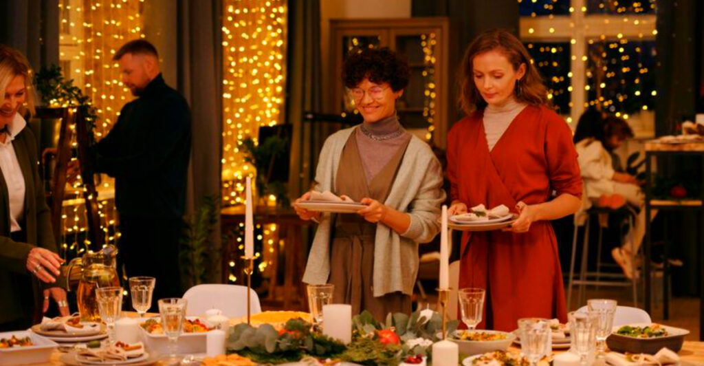 15 Holiday Etiquette Rules That Are Totally Outdated