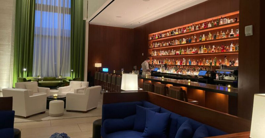 15 Incredible Los Angeles Bars for Cocktails, Views, and Late-Night Vibes