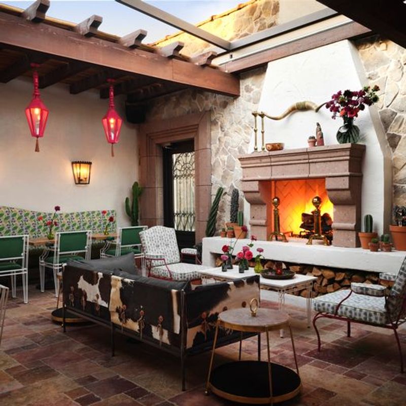 El Carlos Elegante (Design District)