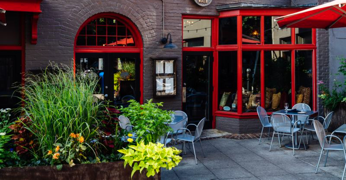 15 North Carolina Restaurants Serving Fresh, Local Food That Keeps People Coming Back